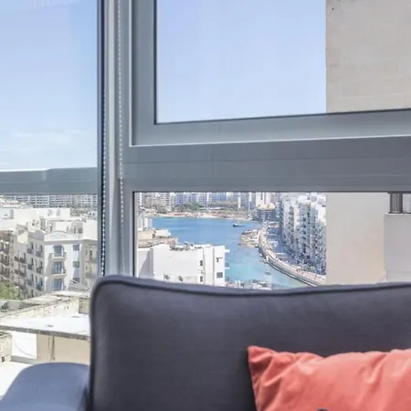 With Terrace Daire Saint Julian's